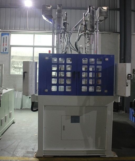 30mm স্ক্রু ব্যাসার্ধ মাল্টি রঙ উল্লম্ব প্লাস্টিক ইনজেকশন ছাঁচনির্মাণ মেশিন JTT-550 2V-3R